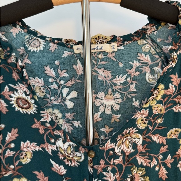 Live To Be Spoiled Green Floral Button Front Tie-Hem Blouse – Size S Boho Style - Picture 3 of 9